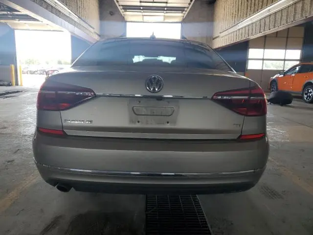2017 VOLKSWAGEN PASSAT SE  