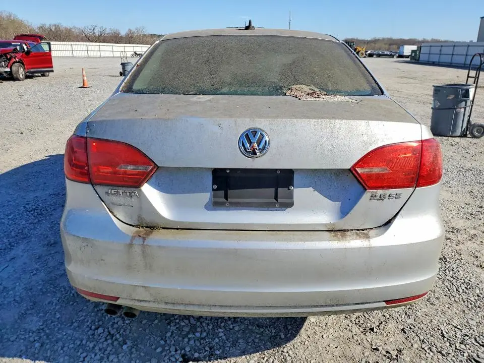 2013 VOLKSWAGEN JETTA SE  