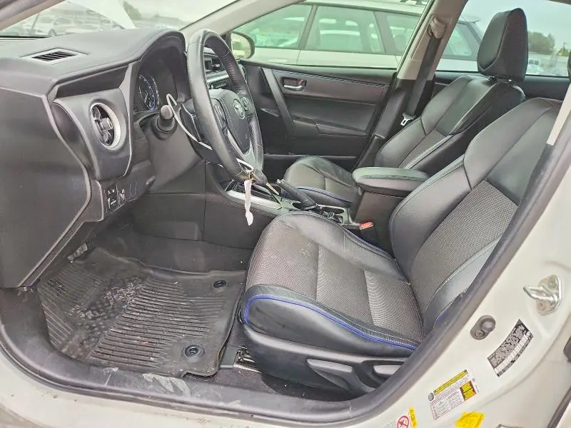 2019 TOYOTA COROLLA SE  