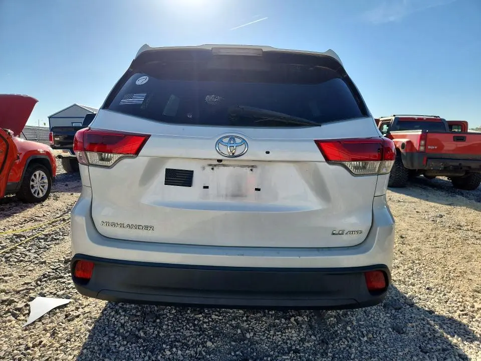2017 TOYOTA HIGHLANDER LE PLUS  