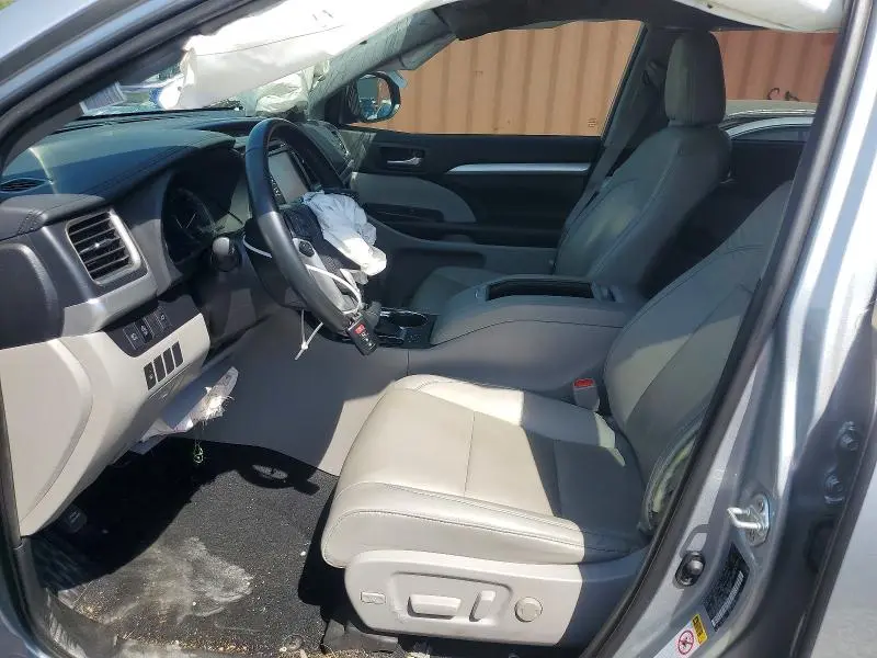 2019 TOYOTA HIGHLANDER XLE  
