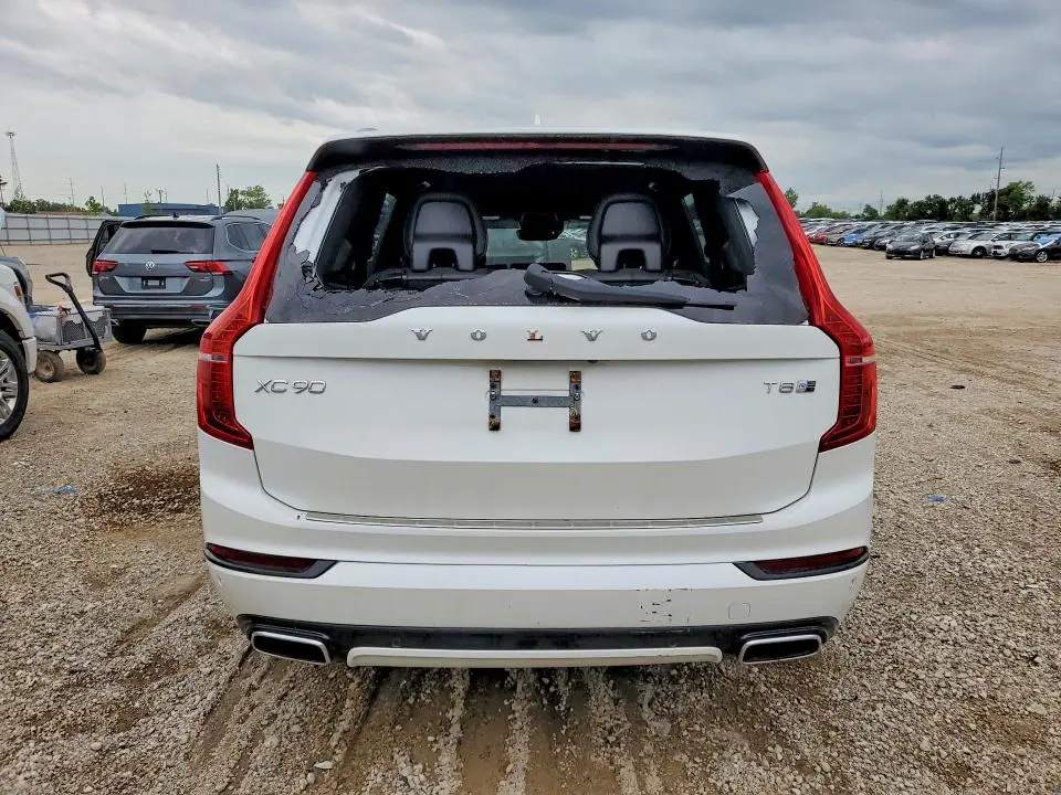 2017 VOLVO XC90 T8  