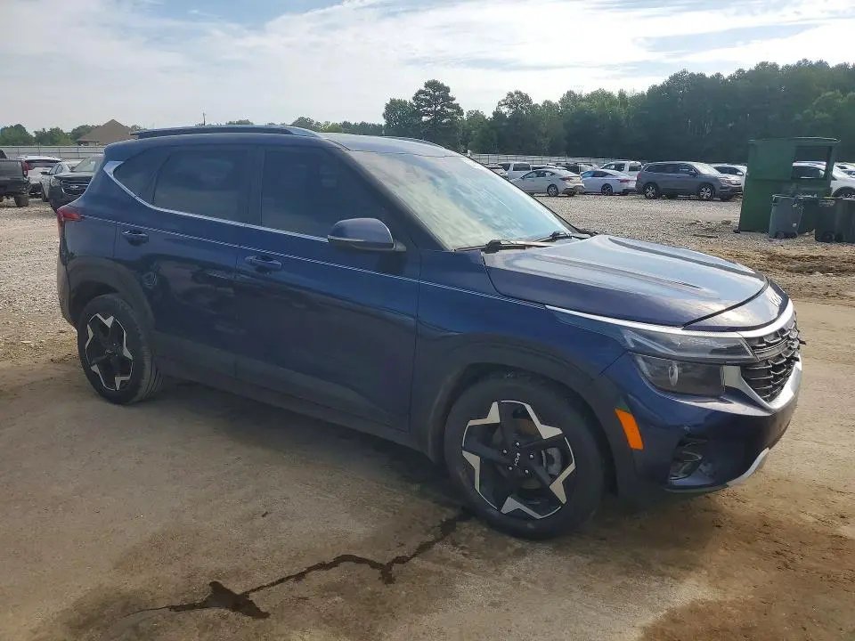 2024 KIA SELTOS EX  