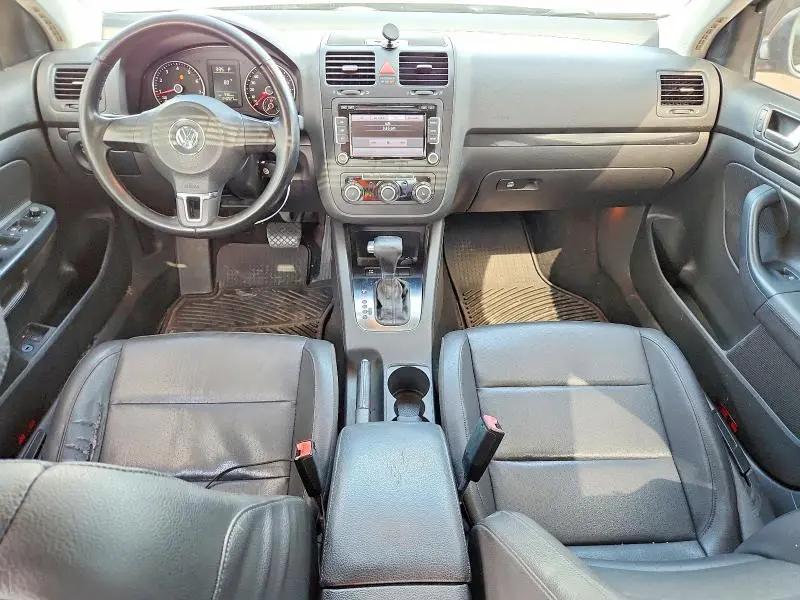 2010 VOLKSWAGEN JETTA SE  