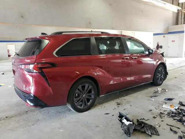 2021 TOYOTA SIENNA XSE  