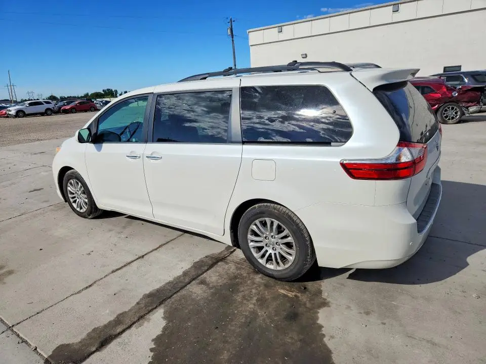 2015 TOYOTA SIENNA XLE 8-PASSENGER  