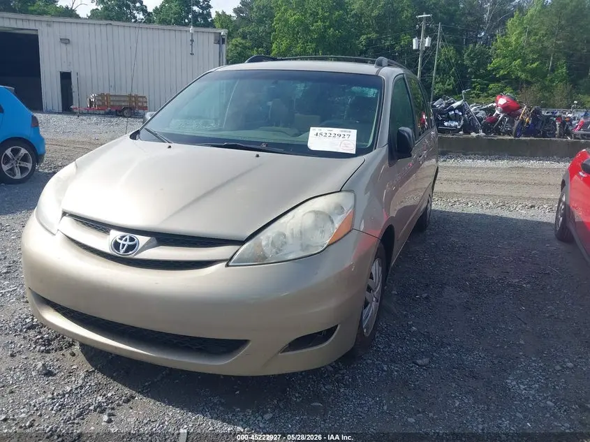 2010 TOYOTA SIENNA LE