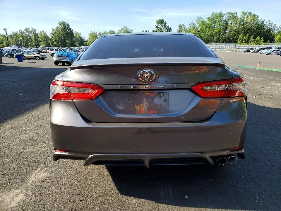 2018 TOYOTA CAMRY SE  