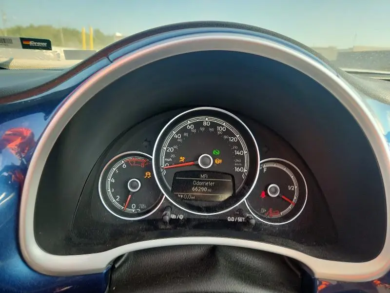 2017 VOLKSWAGEN BEETLE S/SE  