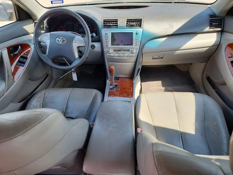 2011 TOYOTA CAMRY XLE V6  