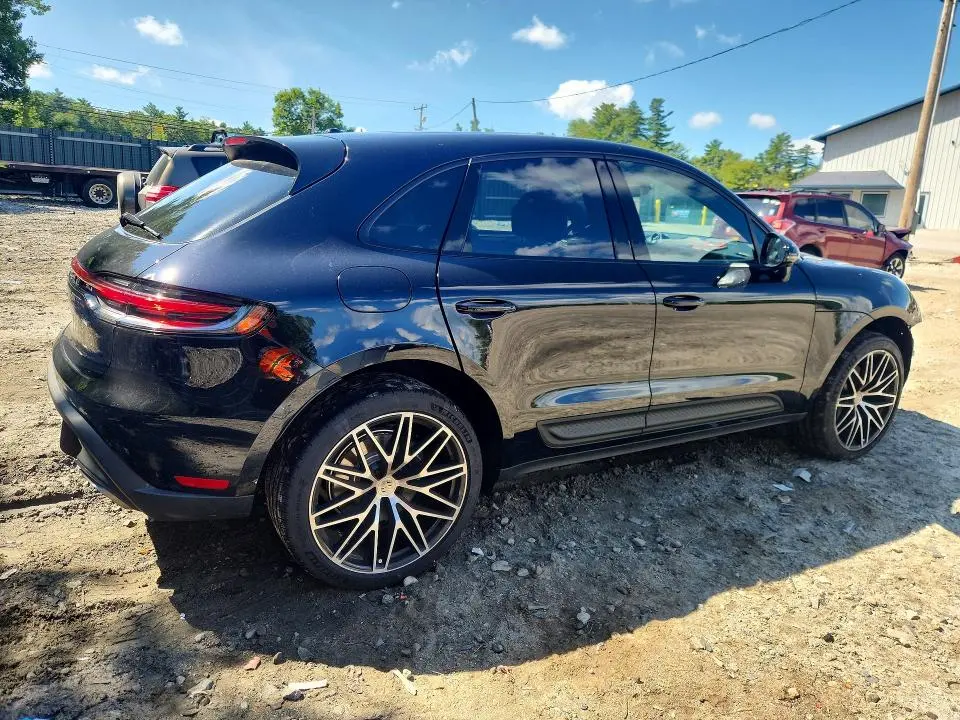 2026 PORSCHE MACAN BASE  