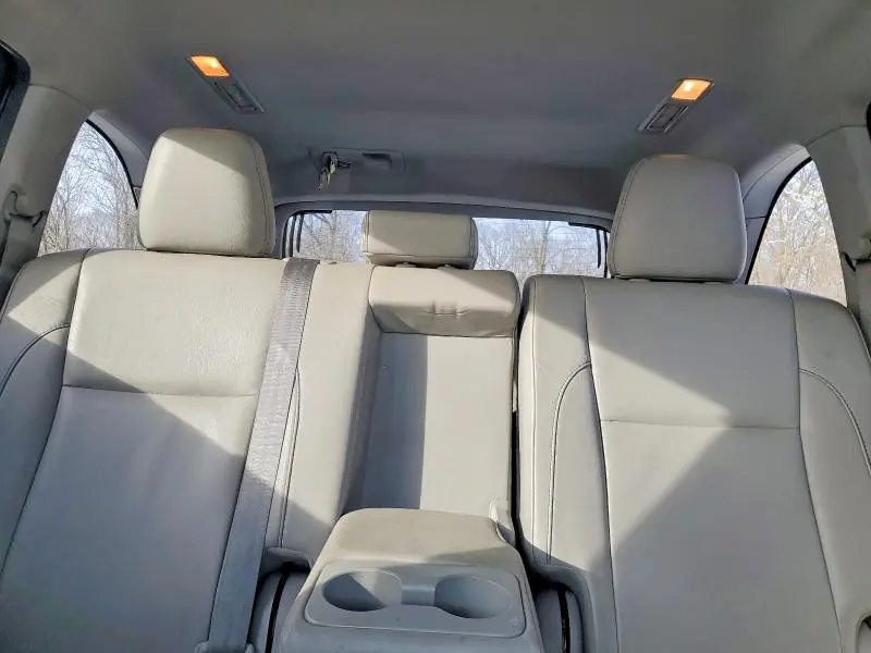 2017 TOYOTA HIGHLANDER SE  