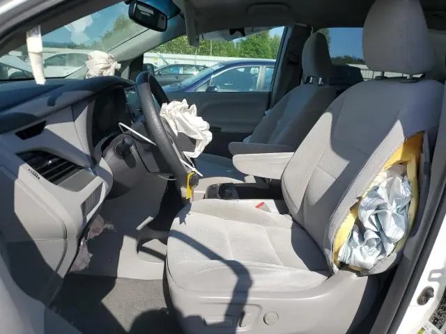 2017 TOYOTA SIENNA LE  