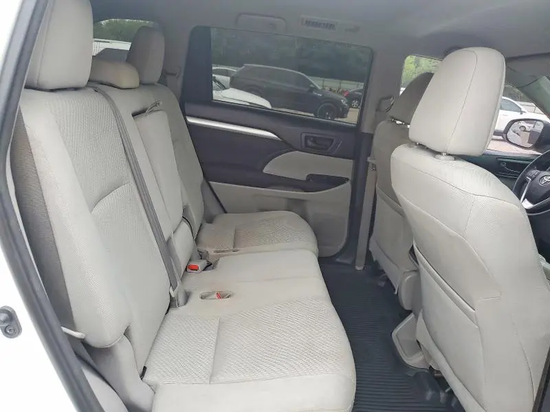 2017 TOYOTA HIGHLANDER LE  