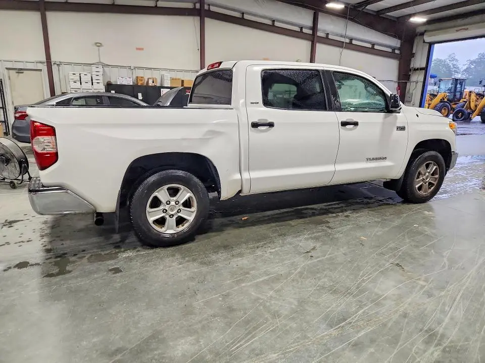 2017 TOYOTA TUNDRA CREWMAX SR5  