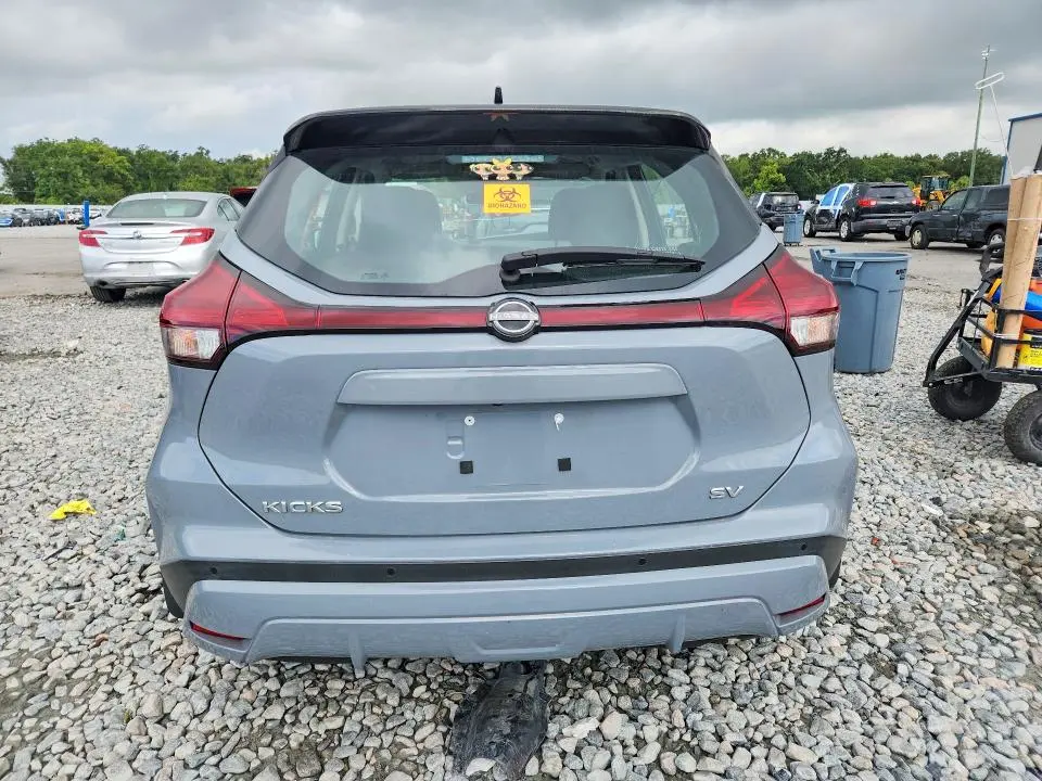 2022 NISSAN KICKS SV  