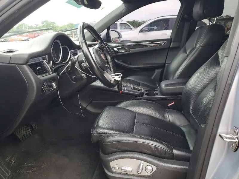 2017 PORSCHE MACAN   