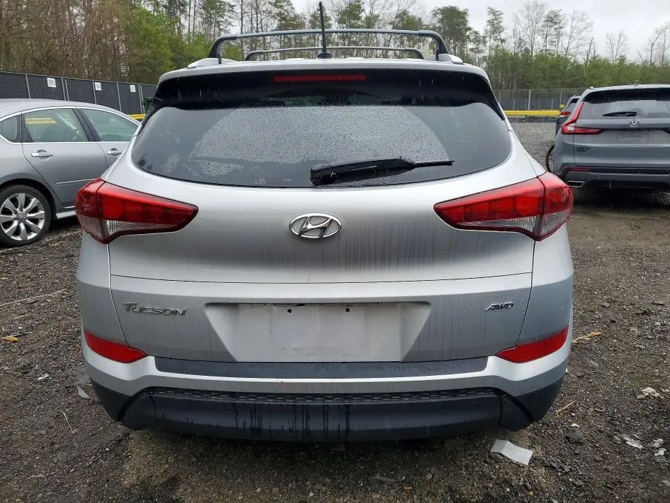2016 HYUNDAI TUCSON SE  