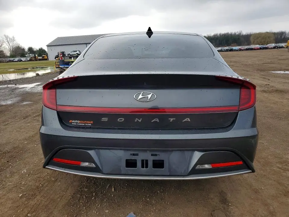 2022 HYUNDAI SONATA SE  