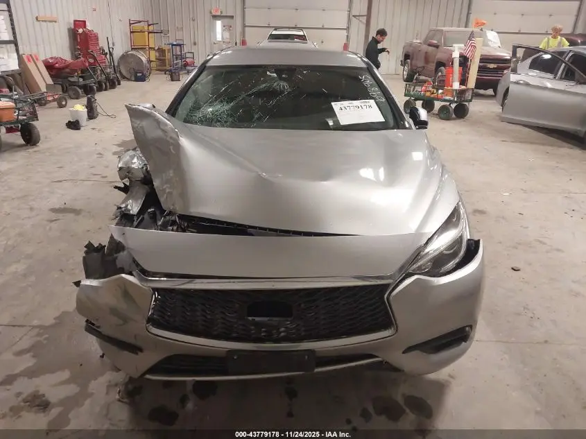 2018 INFINITI QX30 LUXURY