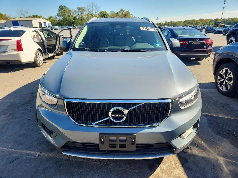 2020 VOLVO XC40 T5 MOMENTUM  