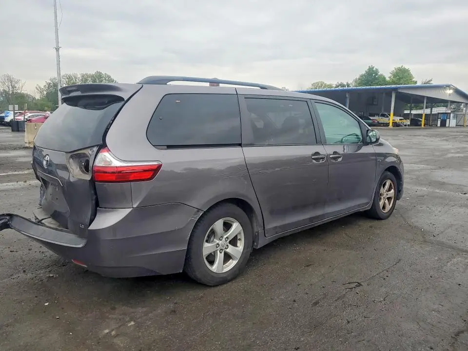 2017 TOYOTA SIENNA LE  