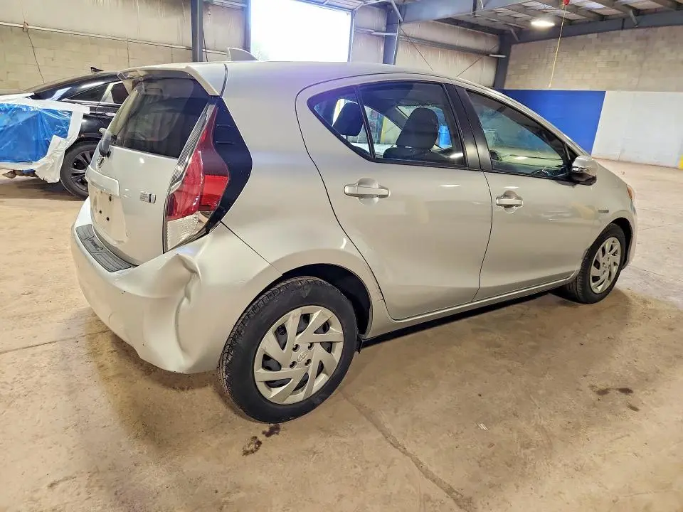 2015 TOYOTA PRIUS C THREE  