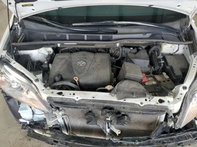 2020 TOYOTA SIENNA XLE  