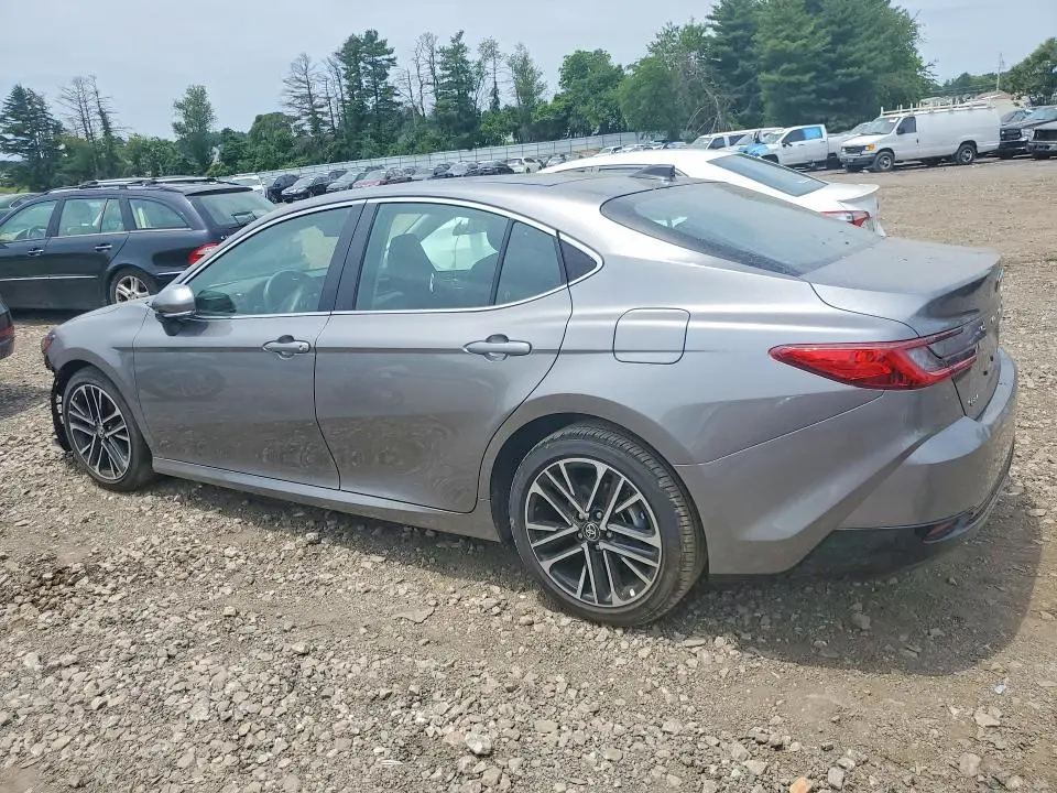 2025 TOYOTA CAMRY XLE  