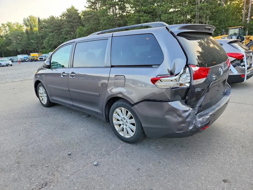 2013 TOYOTA SIENNA XLE 7-PASSENGER  