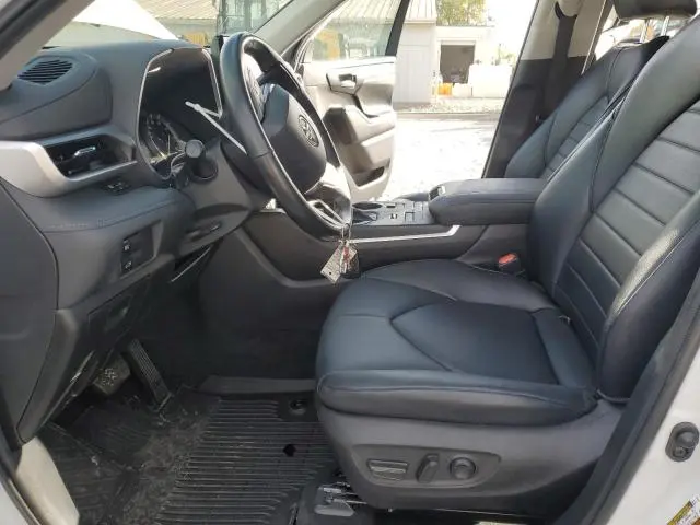 2022 TOYOTA HIGHLANDER XLE  