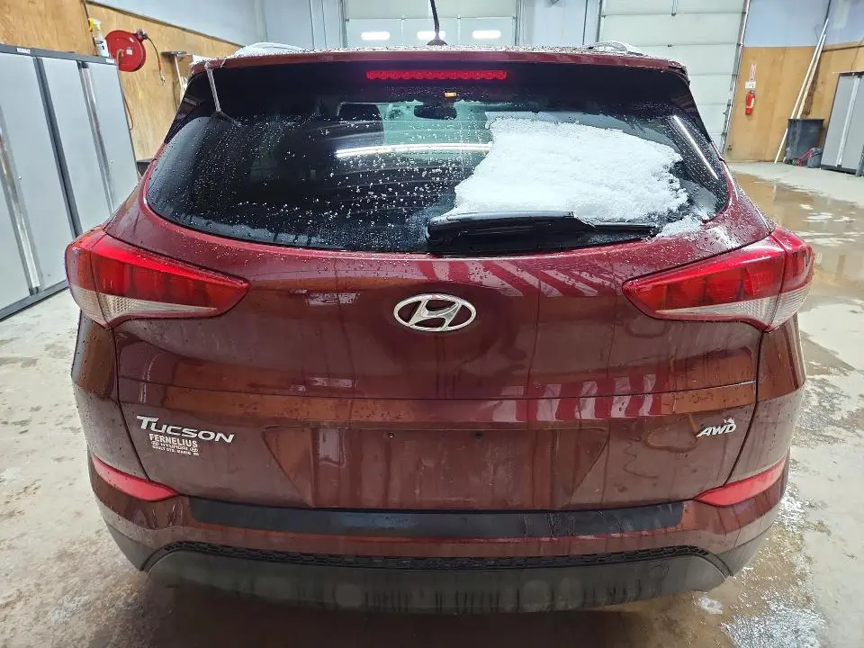 2016 HYUNDAI TUCSON SE  