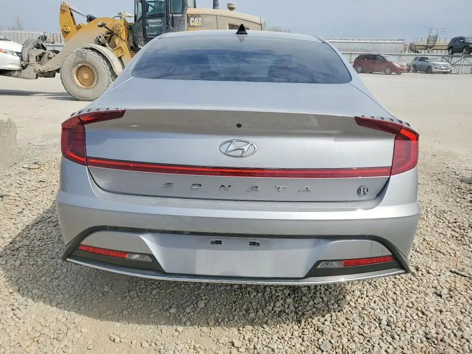 2023 HYUNDAI SONATA SE  