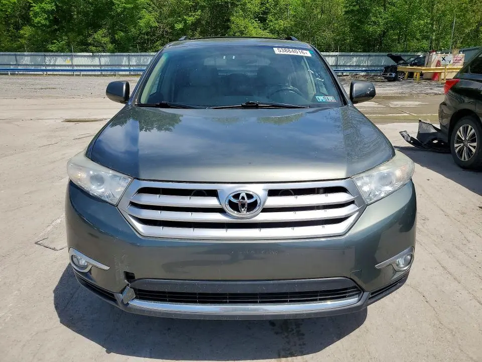 2012 TOYOTA HIGHLANDER SE  