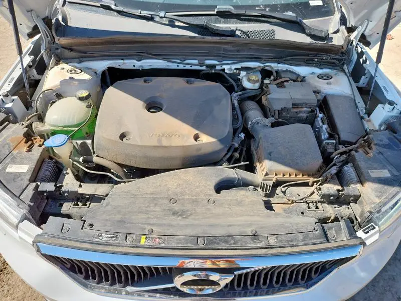 2021 VOLVO XC40 T5 MOMENTUM  