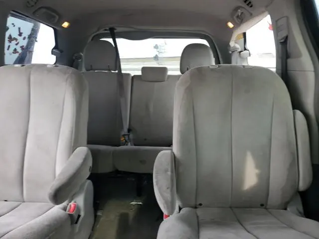 2011 TOYOTA SIENNA BASE  