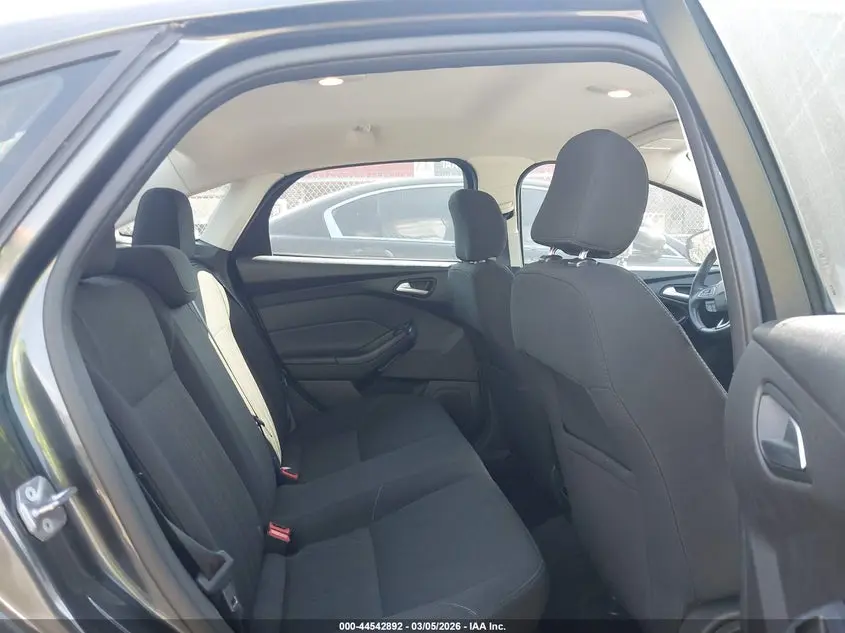 2017 FORD FOCUS SE