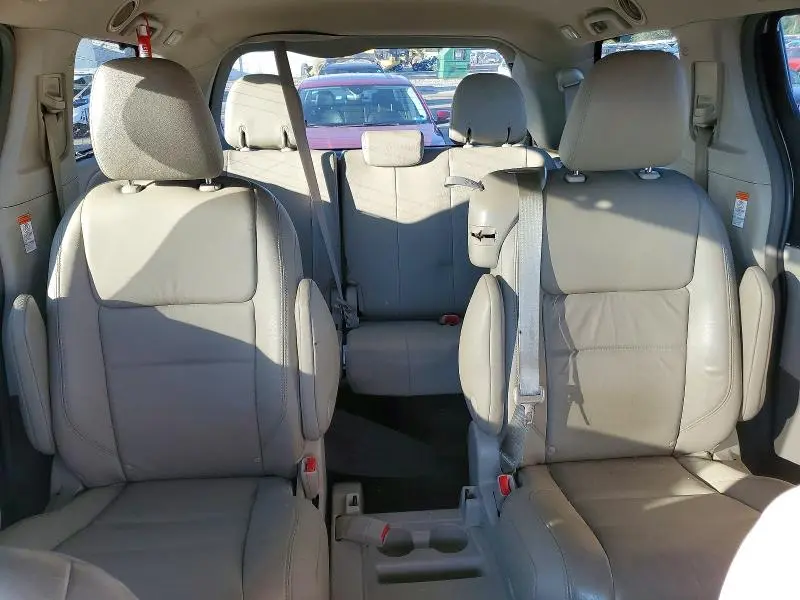 2016 TOYOTA SIENNA XLE PREMIUM 8-PASSENGER  