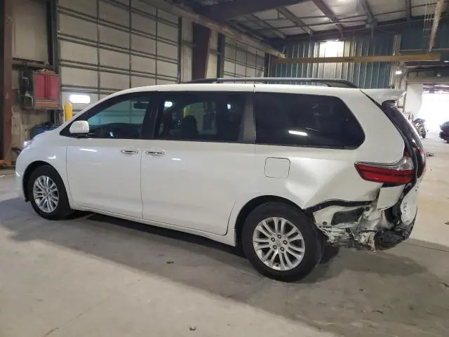 2017 TOYOTA SIENNA XLE  