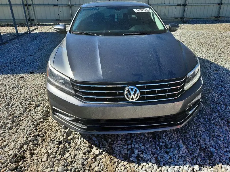 2018 VOLKSWAGEN PASSAT SE  