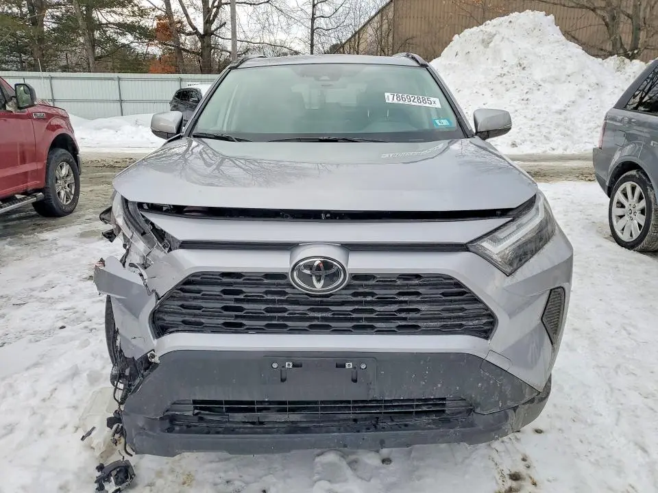 2025 TOYOTA RAV4 XLE  