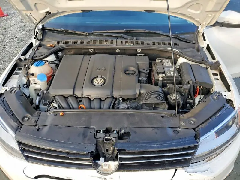 2013 VOLKSWAGEN JETTA SE  