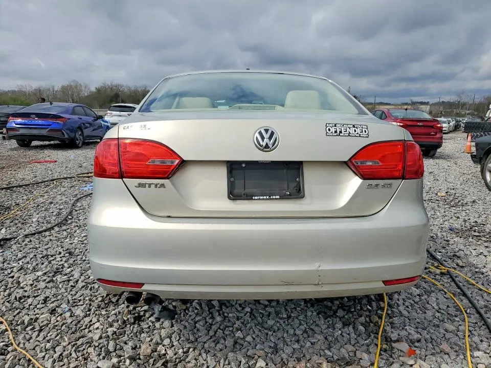 2011 VOLKSWAGEN JETTA SE  