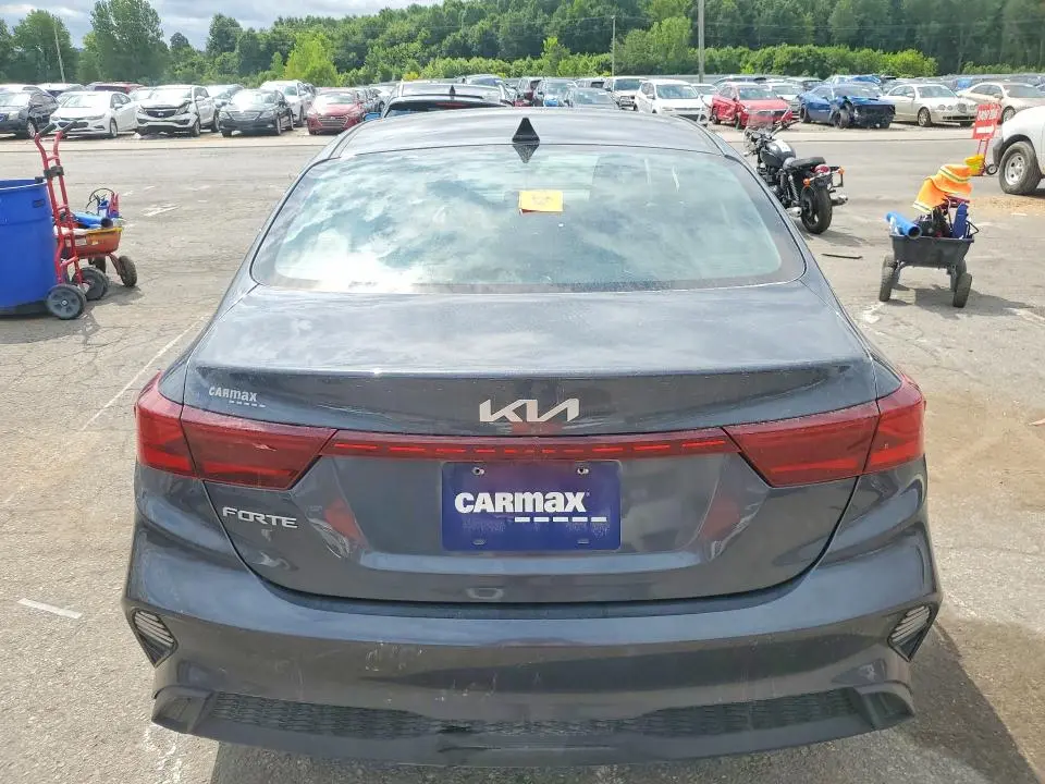 2024 KIA FORTE LXS  