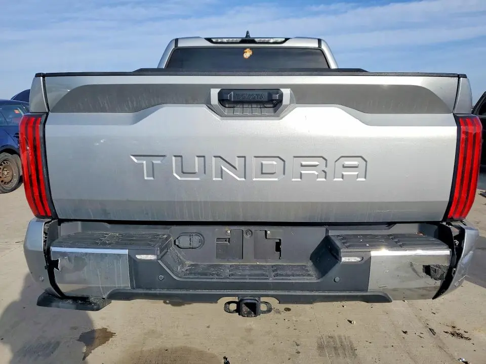 2023 TOYOTA TUNDRA SR5  