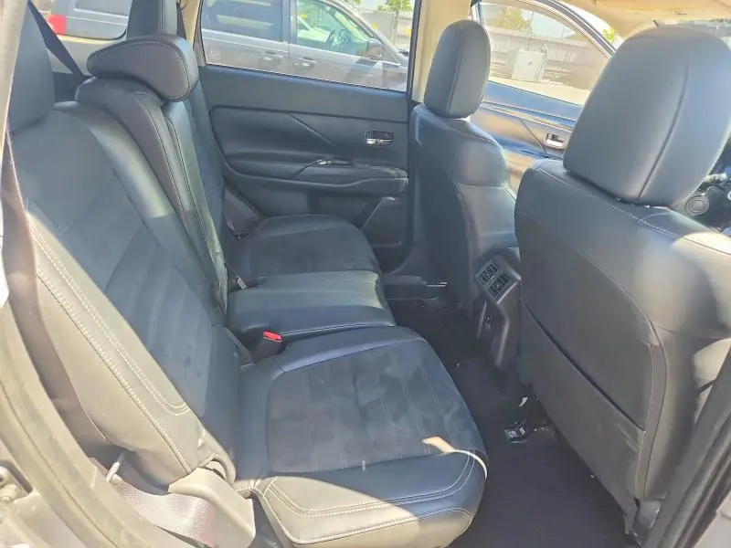 2019 MITSUBISHI OUTLANDER SE  