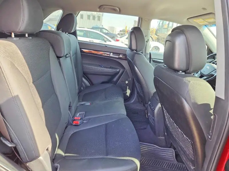 2014 KIA SORENTO LX  