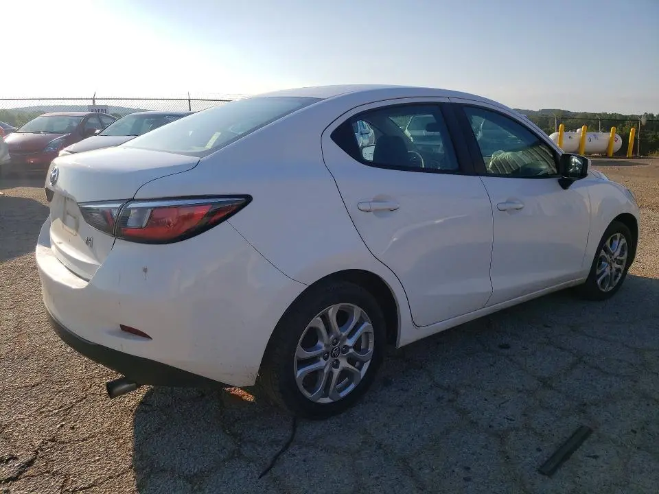 2018 TOYOTA YARIS IA BASE  