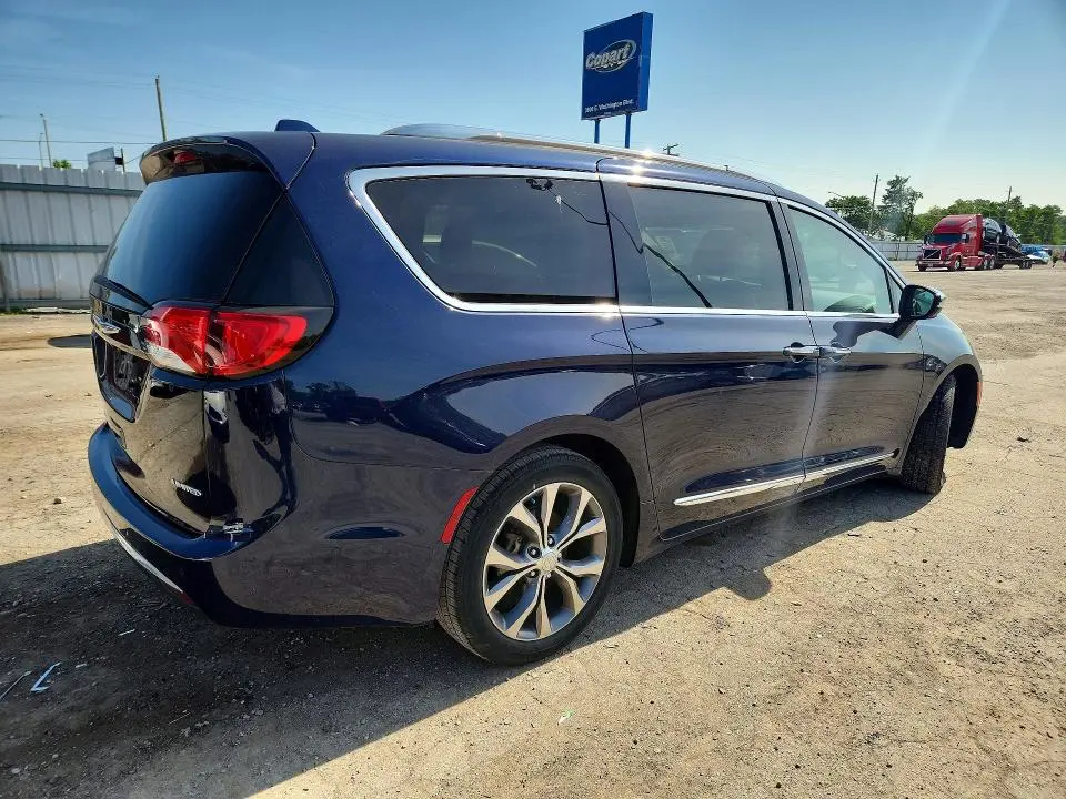2017 CHRYSLER PACIFICA LIMITED  