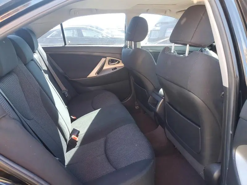 2011 TOYOTA CAMRY SE  